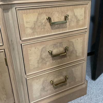 B52-Drexel Heritage Burled Walnut Dresser with Mirror