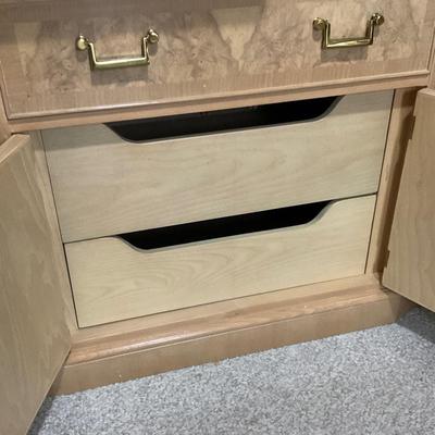 B52-Drexel Heritage Burled Walnut Dresser with Mirror