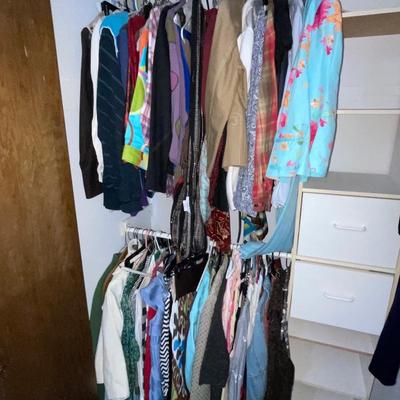 B68-large women’s clothing lot