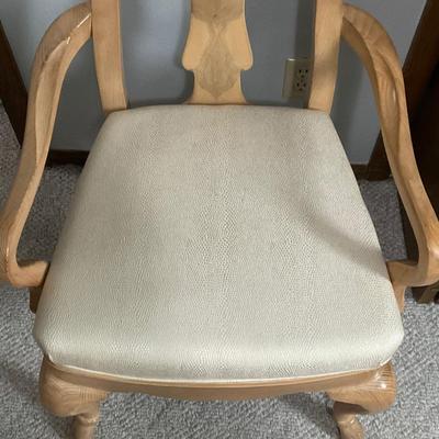 B70 - Drexel Heritage burled walnut chair