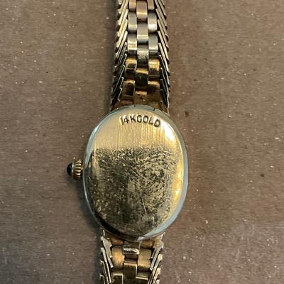 B76-Women’s watch stamped 14k