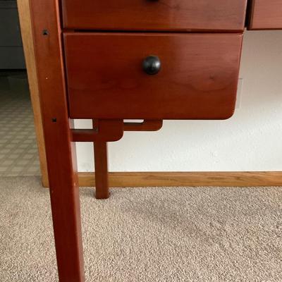 D1- Vintage Makeup Vanity