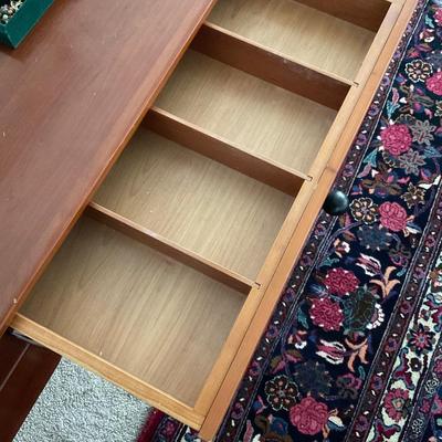 D1- Vintage Makeup Vanity