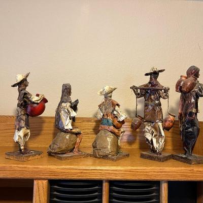 MEXICAN FOLK ART, PAPIER-MÂCHÉ VILLAGERS