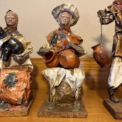 MEXICAN FOLK ART, PAPIER-MÂCHÉ VILLAGERS
