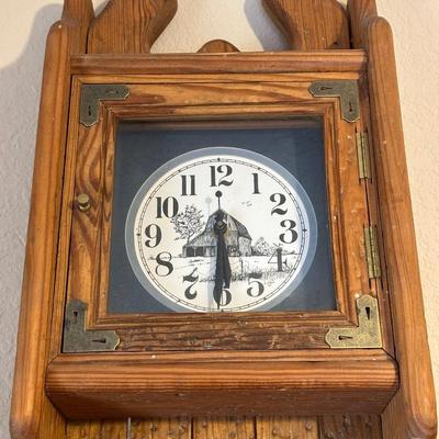 WALL HUNG BATTERY OPERATED CLOCK WITH BARN SCENE