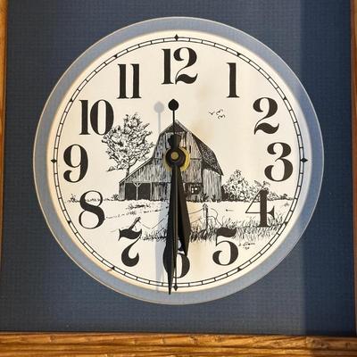 WALL HUNG BATTERY OPERATED CLOCK WITH BARN SCENE