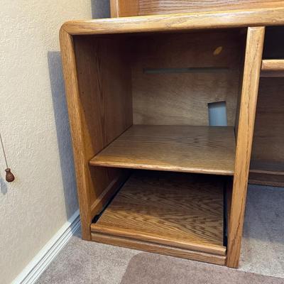 COMPUTER DESK W/HUTCH AND VERY NICE DESK CHAIR