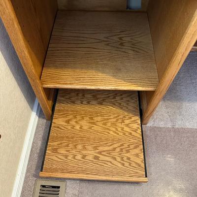 COMPUTER DESK W/HUTCH AND VERY NICE DESK CHAIR