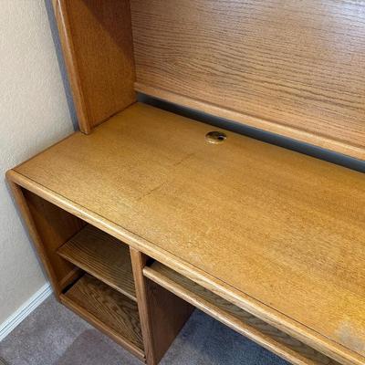 COMPUTER DESK W/HUTCH AND VERY NICE DESK CHAIR