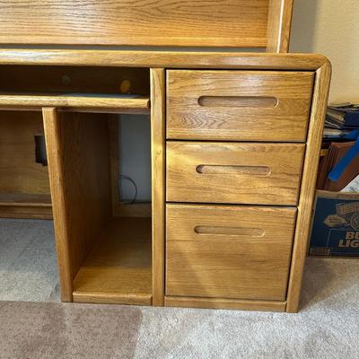 COMPUTER DESK W/HUTCH AND VERY NICE DESK CHAIR