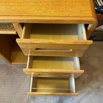 COMPUTER DESK W/HUTCH AND VERY NICE DESK CHAIR
