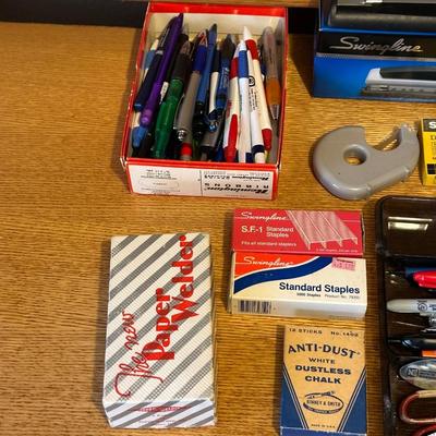 COMPUTER GAMES ON DISC, 3 HOLE PUNCH AND MORE