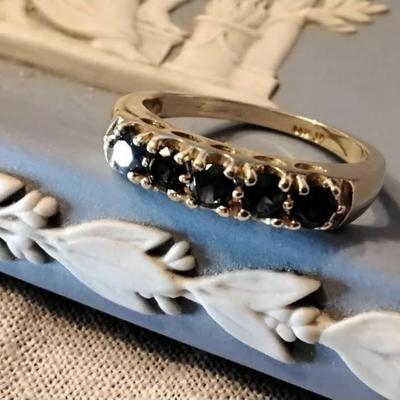 Mesmerizing Vintage 14 kyg Blue Sapphire Ring Sz. 6.5