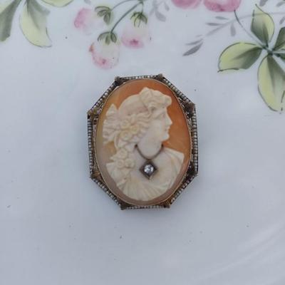 14k Habille With Flawless Diamond and Seed Pearl Trim