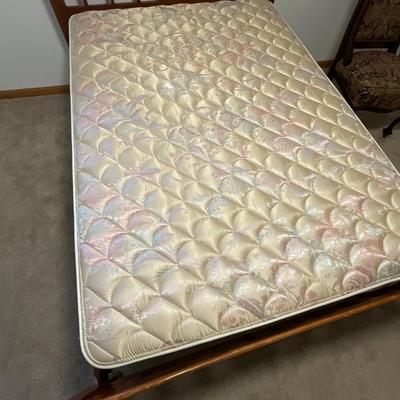 D24-Full headboard/footboard/side rails with mattress and box spring