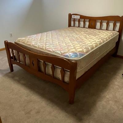 D24-Full headboard/footboard/side rails with mattress and box spring