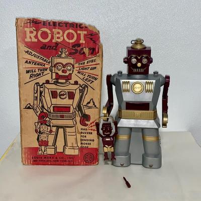 Original 1960’s Robert and Son Robot With Box by Marx