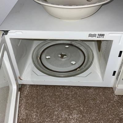 D33-Microwave with bowl