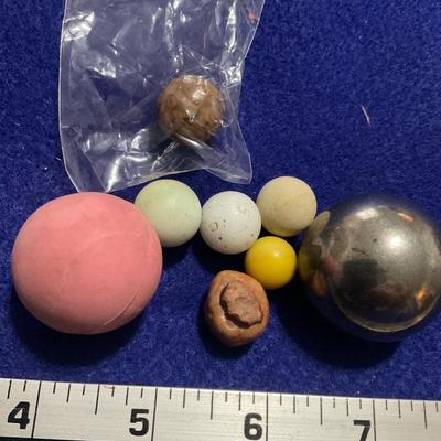 Miscellaneous marbles, ball and large steel ball