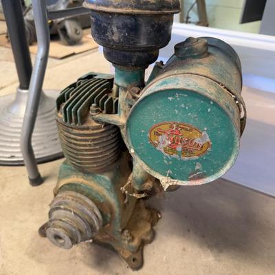 Vintage 4 Cycle "The Lauson Engine"