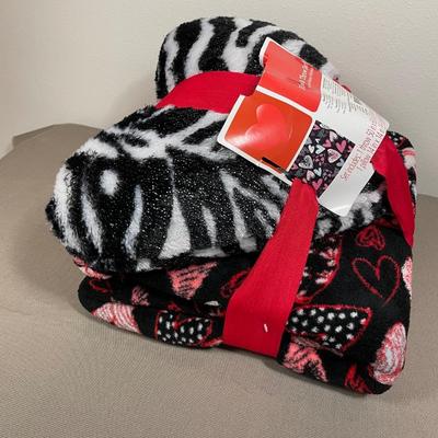 Valentine’s Day pillow and throw set