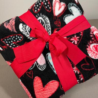 Valentine’s Day pillow and throw set