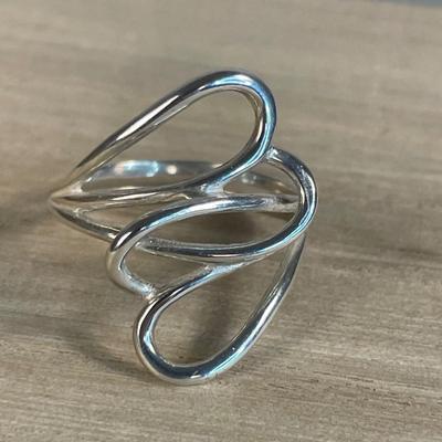 Sterling silver interlocking hearts ring 8
