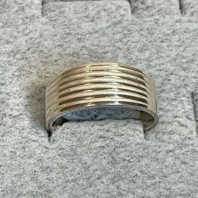 Sterling silver ring 8.5