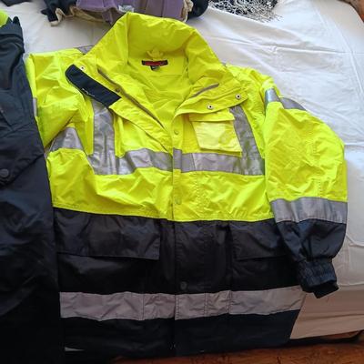 MEN'S SKI PANTS AND COAT SIZE LARGE