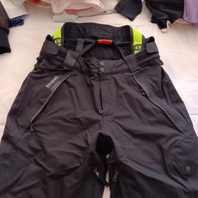 MEN'S SKI PANTS AND COAT SIZE LARGE