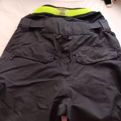 MEN'S SKI PANTS AND COAT SIZE LARGE