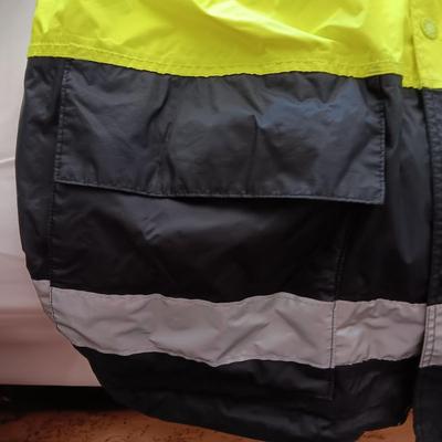 MEN'S SKI PANTS AND COAT SIZE LARGE