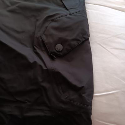 MEN'S SKI PANTS AND COAT SIZE LARGE