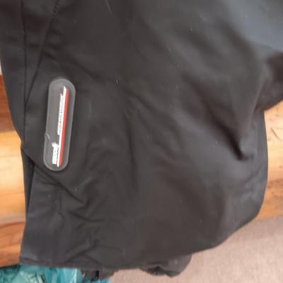 MEN'S SKI PANTS AND COAT SIZE LARGE