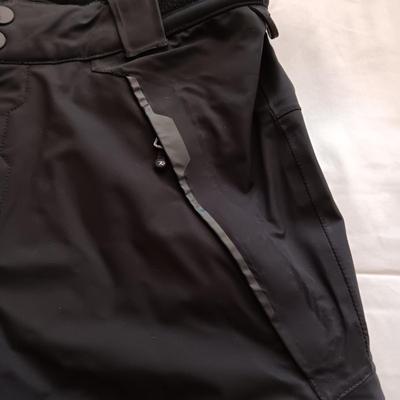 MEN'S SKI PANTS AND COAT SIZE LARGE