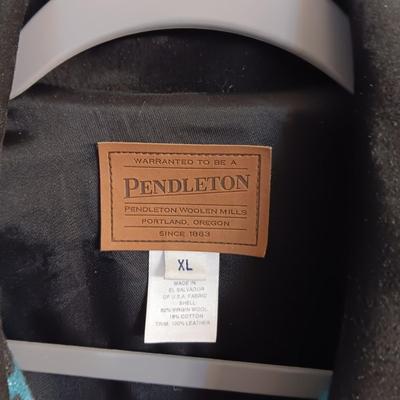 LADIES PENDLETON WOOL JACKET WITH A SUEDE COLLAR SIZE XL