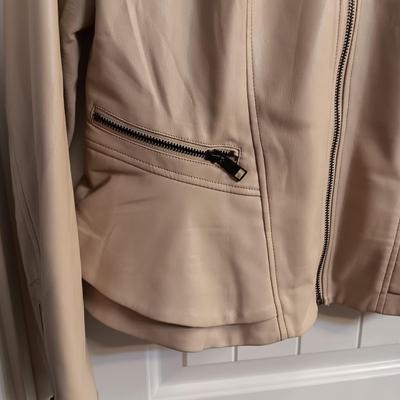 LADIES G.I.L.I. (GOT IT LOVE IT) LEATHER FEEL JACKET MADE IN ITALY SIZE 12