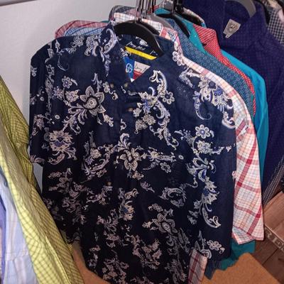 MEN'S SHORT AND LONG SLEEVE WESTERN SHIRTS SIZE LARGE