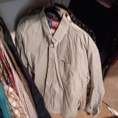 MEN'S SHORT AND LONG SLEEVE ROPER, GEORGE STRAIT, ETC WESTERN SHIRTS (LARGE)