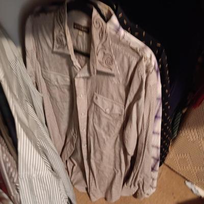 MEN'S SHORT AND LONG SLEEVE ROPER, GEORGE STRAIT, ETC WESTERN SHIRTS (LARGE)