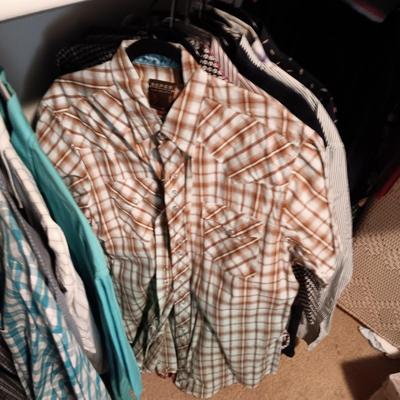 MEN'S SHORT AND LONG SLEEVE ROPER, GEORGE STRAIT, ETC WESTERN SHIRTS (LARGE)