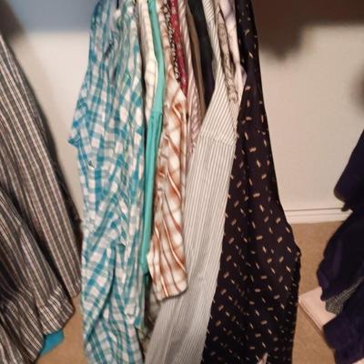 MEN'S SHORT AND LONG SLEEVE ROPER, GEORGE STRAIT, ETC WESTERN SHIRTS (LARGE)