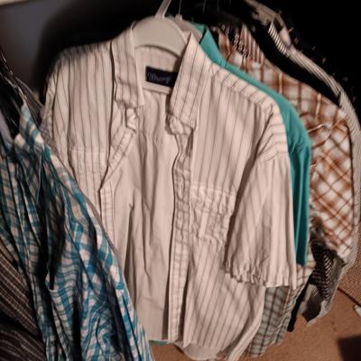 MEN'S SHORT AND LONG SLEEVE ROPER, GEORGE STRAIT, ETC WESTERN SHIRTS (LARGE)