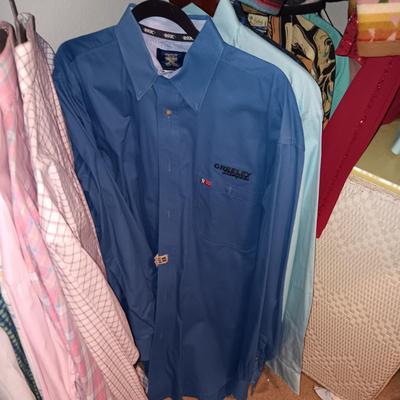 MEN'S SHORT AND LONG SLEEVE ROPER, GEORGE STRAIT, WRANGLER. ETC WESTERN SHIRTS (LARGE)