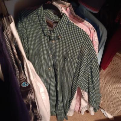 MEN'S SHORT AND LONG SLEEVE ROPER, GEORGE STRAIT, WRANGLER. ETC WESTERN SHIRTS (LARGE)