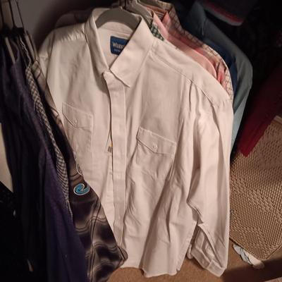 MEN'S SHORT AND LONG SLEEVE ROPER, GEORGE STRAIT, WRANGLER. ETC WESTERN SHIRTS (LARGE)