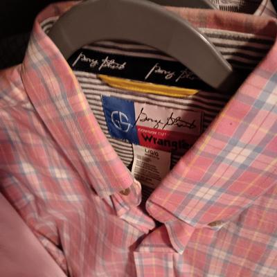 MEN'S SHORT AND LONG SLEEVE ROPER, GEORGE STRAIT, WRANGLER. ETC WESTERN SHIRTS (LARGE)