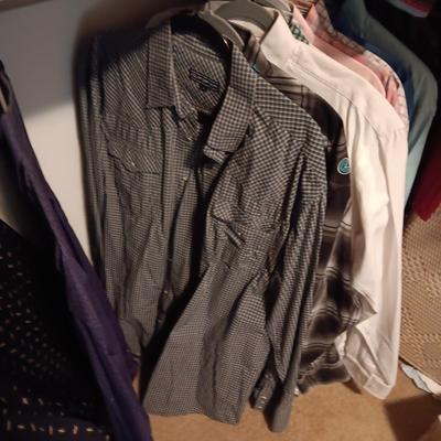 MEN'S SHORT AND LONG SLEEVE ROPER, GEORGE STRAIT, WRANGLER. ETC WESTERN SHIRTS (LARGE)