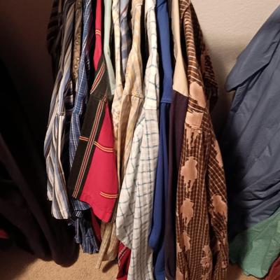 MEN'S SHORT AND LONG SLEEVE ROPER, GEORGE STRAIT, ETC WESTERN SHIRTS (LARGE)